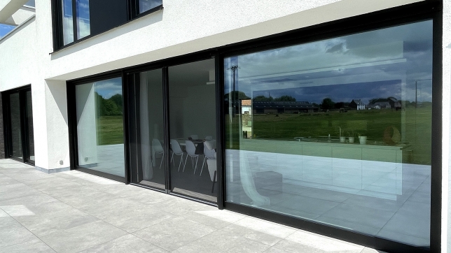 62190_moustikr_header