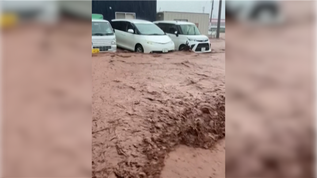 Importantes inondations au Japon: un mort et au moins 7 disparus, 60.000 évacuations