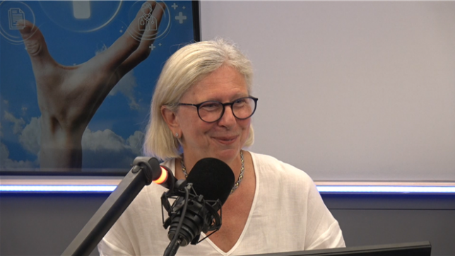 Dans ce vidéocast, Caroline Fontenoy accueille Bernadette Blouard, dermatologue. Elles aborderont un thème qui touche de nombreuses personnes: la jeunesse de notre peau ?