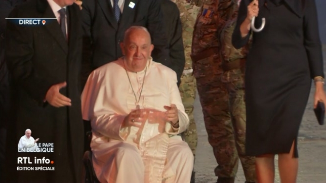 Visite du pape François: le pape est descendu de son avion à Melsbroek