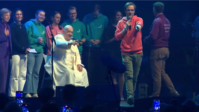Visite surprise du pape hier soir lors d'un festival de jeunes au Heysel