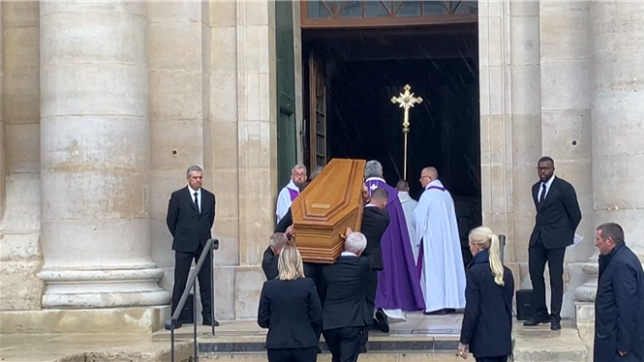 Funérailles de Michel Blanc: le cercueil de l'acteur est arrivé à l'église Saint-Eustache à Paris
