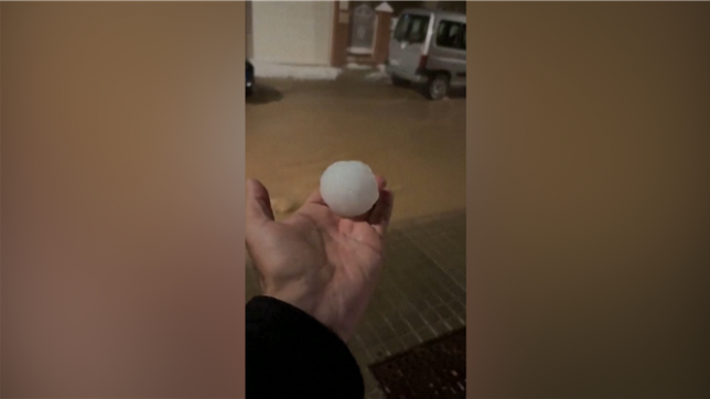 Des grêlons de la taille de balles de golf: l'Espagne confrontée à des intempéries d'une rare violence