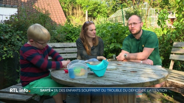 Le TDAH est un trouble du neurodéveloppement qui démarre à l'enfance et se manifeste par des symptômes d'inattention, d'hyperactivité et d'impulsivité inappropriées. Il entraîne un handicap dans la vie de tous les jours. En Belgique, 5% des enfants sont TDAH. Rencontre avec une famille concernée.