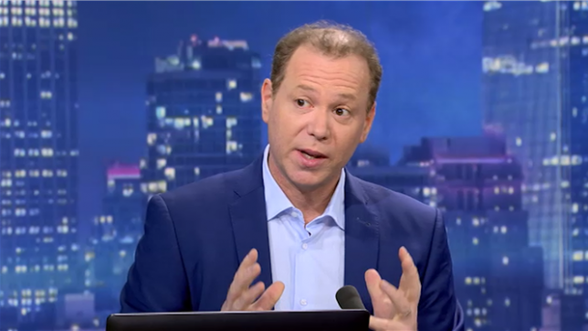 Son score grimpe à 230 grands électeurs.