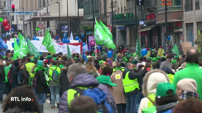 Des travailleurs des secteurs des soins de santé, de l'aide sociale, de l'accueil de l'enfance, du handicap, ou du socio-culturel manifestaient ce jeudi à Bruxelles. Ils demandent davantage de moyens car ils se disent structurellement sous-financés.