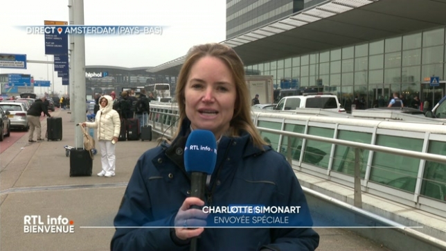 En direct de l'aéroport de Schiphol, Charlotte Simonart explique que les supporters israéliens vont être rapatriés par leur propre gouvernement. 5 personnes ont été hospitalisées et 62 personnes arrêtées après un match d'Europa League.