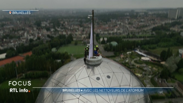 L'Atomium a fêté cette année ces 66 ans, un symbole belge qui a encore de beaux jours devant lui grâce aux cordistes qui l'entretiennent tout au long de l'année. Nous les avons suivis à 100 mètres de hauteur dans leur quotidien hors du commun.