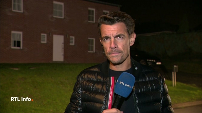 Un petit garçon de 4 ans a été découvert égorgé dans sa chambre à Berloz. C'est une dispute familiale qui serait à l'origine du drame. Une enquête est ouverte. Ses parents ont été tous deux interpellés. Le point en direct avec Michaël Menten.