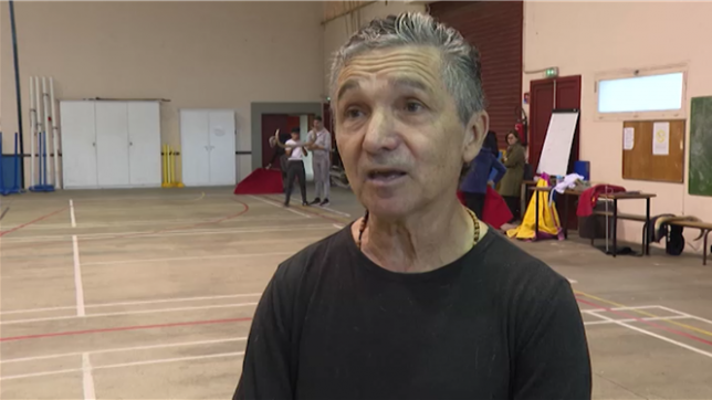 Interdire les arènes aux mineurs de moins de 16 ans ? Par les temps qui courent, il y a d'autres problèmes prioritaires que s'occuper de la corrida, s'indigne Richard Milian, ancien torero et gérant d'une école taurine, alors que le Sénat doit se prononcer la semaine prochaine sur un projet de loi en ce sens.