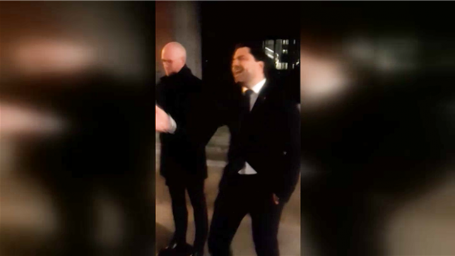 Le président du MR Georges-Louis Bouchez, le président de la Régionale du MR David Leisterh et le chef de file des libéraux forestois Cédric Pierre de Permentier étaient hier soir devant la Maison communale de Forest pour crier au déni de démocratie après l'annonce d'une coalition PS-Ecolo-PTB pour gouverner la commune.