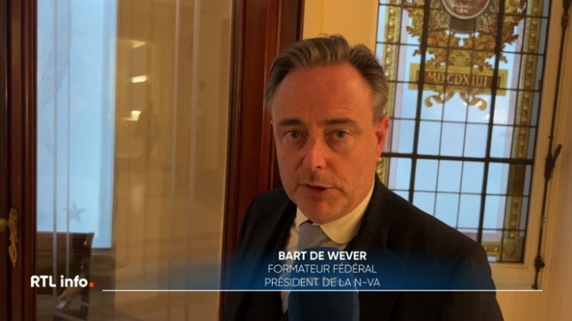 Les discussions pour former un gouvernement fédéral étaient à un tournant aujourd'hui. Les 5 partis de l'Arizona se sont revus hier pour la première fois depuis 10 jours, avec à la clé quelques compromis. Ce midi, Vooruit se dit prêt  à entrer dans des négociations.