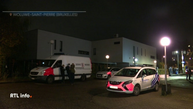 L'alerte aux éléments radioactifs hier à Stockel, en région bruxelloise, s'est avérée être une fausse alerte. La station de métro et le centre commercial avaient été évacués après la découverte d'un colis suspect. Les analyses ont été négatives. Le périmètre de sécurité a été levé vers 20 h 00.