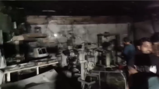 Un incendie a ravagé l’unité néonatale d’un hôpital à Jhansi, en Inde, tuant 10 nouveau-nés. L’incident, survenu vendredi soir, a laissé 16 autres bébés dans un état critique.