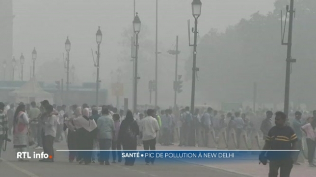 De nouveaux pics ont été atteints dans la capitale indienne. Avec de sérieux risques pour la santé. La circulation automobile a été restreinte et la plupart des écoles sont restées fermées à New Delhi.