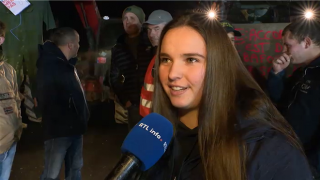 Zoé Castel, fille d'agriculteur, confie ses craintes pour l'avenir alors qu'elle envisage de se lancer dans la même activité que son père.