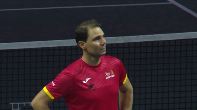 Deux ans après Roger Federer, Rafael Nadal est devenu mercredi à Malaga le deuxième membre du Big 3 du tennis à ranger ses raquettes pour de bon, serein après une ultime défaite en quarts de finale de la Coupe Davis contre les Pays-Bas.