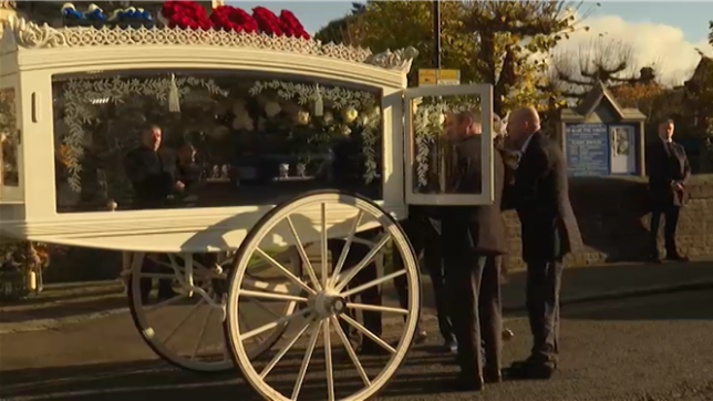 Les proches de Liam Payne et ses anciens partenaires du boys band One Direction se sont réunis mercredi à Amersham, à l'ouest de Londres, pour les funérailles du chanteur décédé en octobre à l'âge de 31 ans.