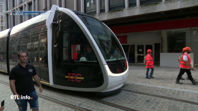 Le tram de Liège était censé embarquer ses premiers passagers le 31 janvier 2025. Avec ce report, cela veut dire que le tram arrivera à Liège avec exactement 2 ans et demi de retard.