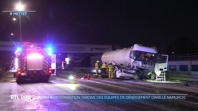Sur la route, cette nuit, la situation a été chaotique en province de Namur, car il n'y avait pas d'alerte verglas pour cette province, mais les routes étaient particulièrement glissantes. Les pompiers ont dû intervenir en urgence plus d'une centaine de fois.