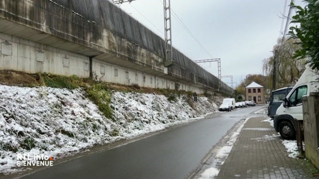 Pour une séance d'information sur la médecine rurale, 300 étudiants ont participé à des ateliers pour mieux comprendre la profession. À Profondsart, Infrabel a enlevé de la végétation plantée par les habitants le long du tracé du RER.