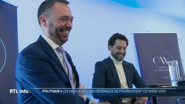 Les négociations en vue de former le prochain gouvernement fédéral ont repris ce vendredi entre les 5 partis de la coalition Arizona. Deux des cinq présidents de partis ont toutefois d'abord passé la matinée au château de la Vêcquée, à Namur.