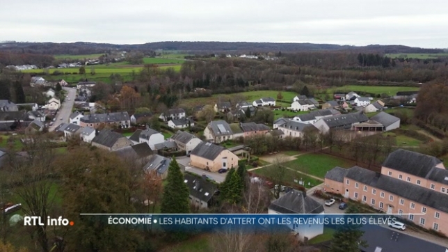 Attert, dans le sud de la province de Luxembourg, est la commune la plus riche de Belgique, selon Statbel, l'office belge des statistiques. Comment expliquer que le revenu médian net par habitant soit le plus élevé du pays dans cette petite commune ?
