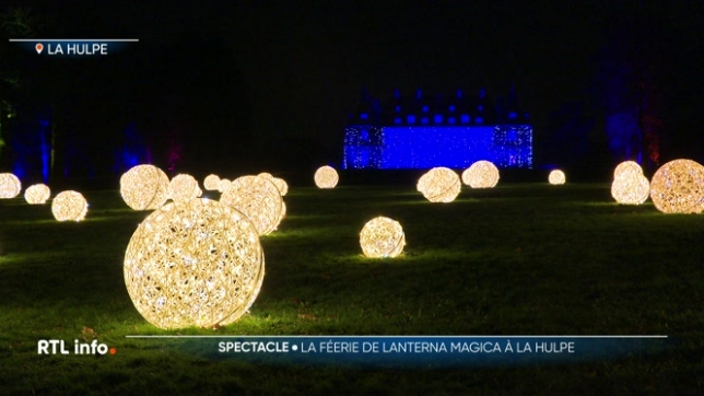 Il s'agit d'une promenade dans le parc illuminé du Chteau de la Hulpe. Un moment de féérie à quelques semaines des fêtes de fin d'année.