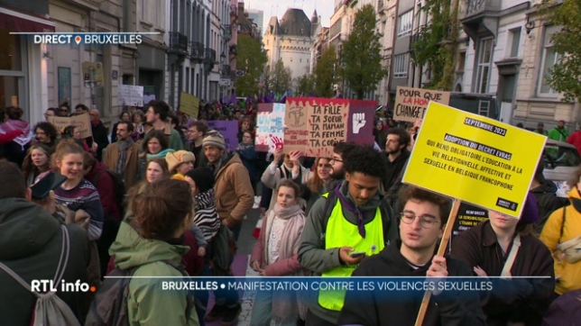 Environ 2.500 personnes ont marché dans les rues de la capitale cet après-midi pour dénoncer les violences sexuelles dont sont victimes les femmes, principalement, mais aussi les enfants.