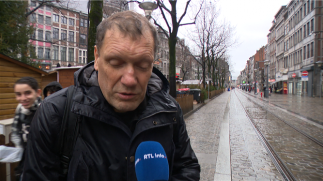 Le nouveau tram est là du côté de Liège. Mais problème, il n'est pas du tout adapté aux personnes porteuses de handicap comme les aveugles ou malvoyants. Car souvent, la chaussée est partagée entre les cyclistes, piétons et le tram, et puisqu'il n'y a pas réellement d'aides ni d'indications tactiles au sol pour les personnes aveugles ou malvoyantes, celles-ci sont en difficulté. Parfois il y en a comme des bordures spéciales. Sauf qu'elles ne sont pas mises dans le bon sens et donnent une information contradictoire et même dangereuse.