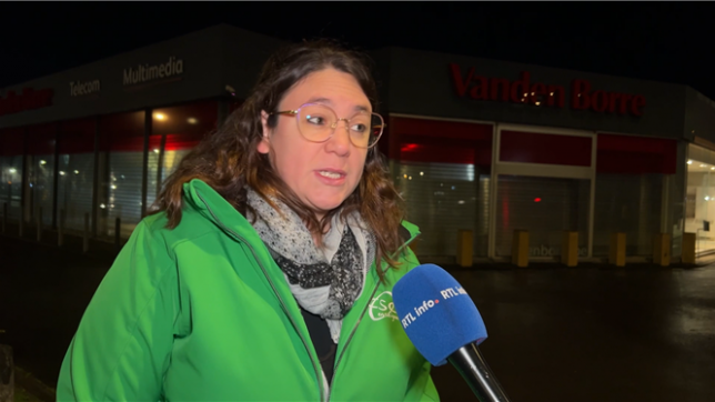 Tous les enseignants en Fédération Wallonie-Bruxelles, de même que le personnel administratif et technique des écoles, sont appelés à se croiser les bras mardi pour une journée de grève, la première depuis l'installation de la nouvelle majorité MR-Engagés en juillet dernier.