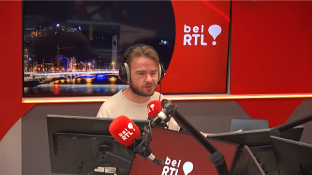 Souvenez-vous de Victorien, ce jeune ostréiculteur qui avait charmé le public de la Star Academy l’année dernière. Même s’il avait quitté l’aventure en cours de route, son charisme et sa voix ont marqué les esprits. Aujourd’hui, il revient sur le devant de la scène avec un premier EP intitulé Me voilà.