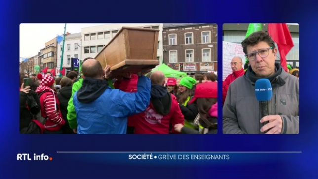 Julien Crête est en direct de La Louvière où les enseignants ont défilé dans un cortège funèbre, tout un symbole.
