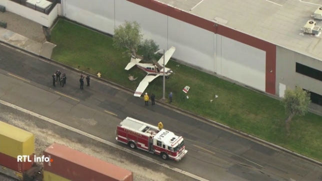 L'accident s'est produit près d'un aéroport ou devait atterrir le petit avion. Par miracle, le pilote de l'avion a eu une blessure à l'œil tant dis que le passager s'en sort avec quelques fractures...