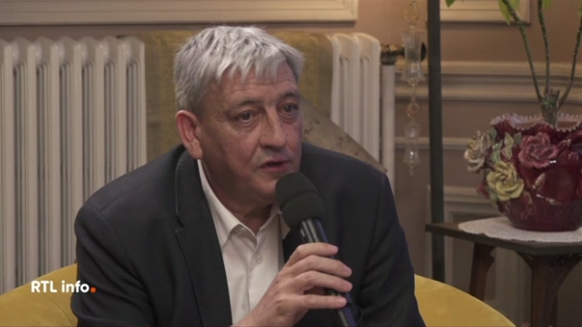 Le bourgmestre de Momignies, dans le Hainaut, est mort hier d'une hémorragie cérébrale. Eddy Bayard dirigeait sa commune depuis 2019 et avait été réélu. Il était hospitalisé depuis plusieurs semaines et avait 57 ans.