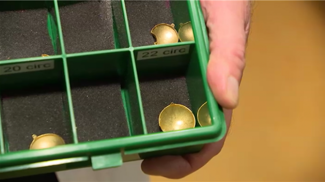 Un taitement unique du cancer de l'oeil en Belgique... grâce à une plaque en or radioactive. C'est ce que propose les cliniques Saint-Luc à Bruxelles.