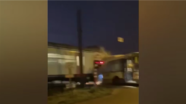 Violente collision entre un bus De Lijn et un train à hauteur de Zedelgem