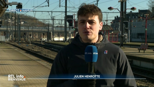 La circulation ferroviaire a été perturbée en raison des conditions hivernales, il y a eu des retards et des suppressions. Le système d'information sur les perturbations et travaux sur le réseau était par ailleurs temporairement indisponible sur l'application et le site internet de la SNCB.