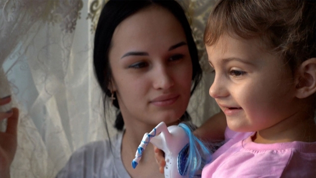 "Je suis tellement reconnaissante": séparées à cause du conflit, une Russe et sa fille réunies grâce à un soldat ukrainien