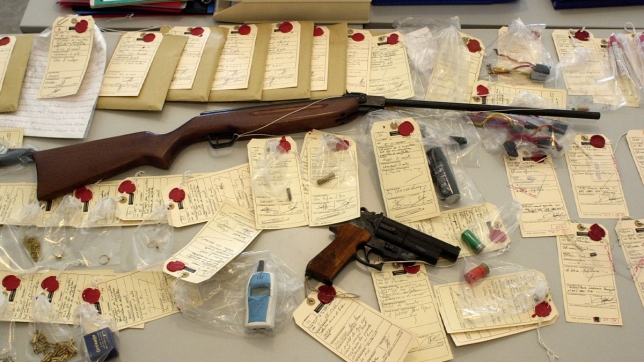 Une mitraillette, un revolver et des munitions: la police de Bruxelles-Ouest saisit des armes à Molenbeek 