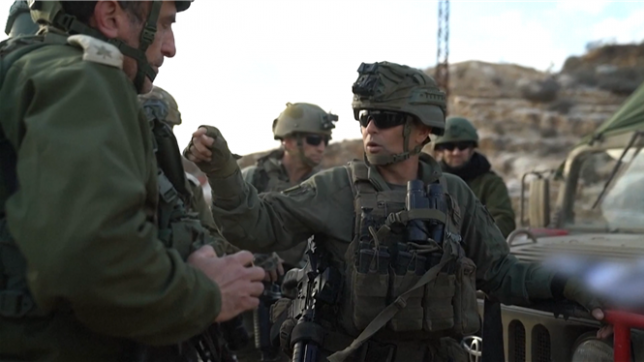 Des images diffusées par l'armée israélienne montrent ce qu'elle affirme être des troupes menant des opérations au sol dans le sud du Liban.
