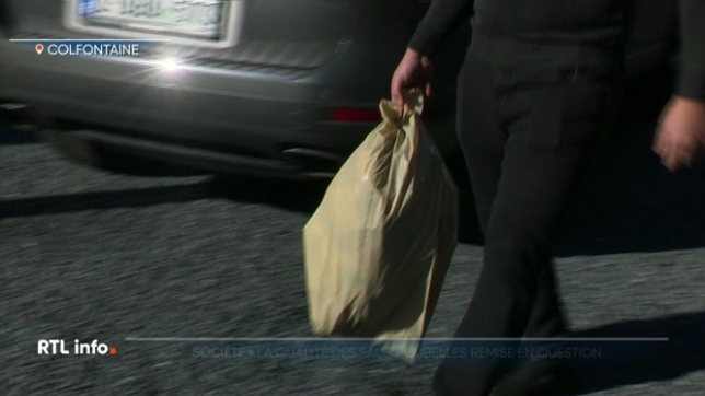 Gokhan en a marre de la qualité des sacs-poubelles qu'il estime être médiocre. Encore récemment, un de ses sacs s'est cassé pendant qu'un ouvrier le ramassait. Pourquoi donc ces sacs semblent-ils de mauvaise qualité, comment sont-ils fabriqués et contrôlés ?