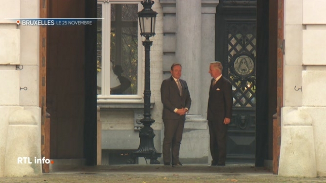 Ce sont les dossiers sensibles qui vont être évoqués. Après la sécurité et les soins de santé cette semaine, l'Arizona se penche aujourd'hui sur le volet institutionnel et demain sur le budget. Le budget qui avait été la source du dernier échec et du départ de Vooruit, les socialistes flamands.