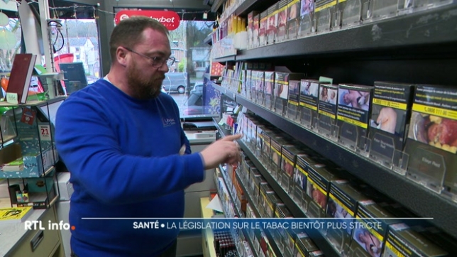 Du changement concernant la vente de cigarettes en Belgique à partir du premier avril. Concrètement, les magasins qui vendent des cigarettes ne pourront plus les exposer à la vue des clients. Une règle qui va nécessiter une importante réorganisation dans les librairies et les petits commerces.
