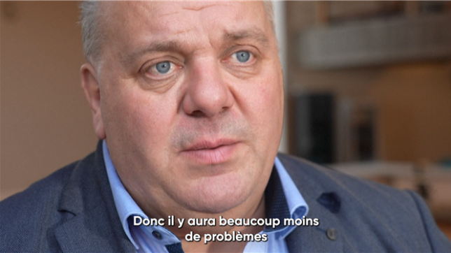 Guy D'haeseleer, qui s'installera ce jeudi soir dans le fauteuil de bourgmestre, veut faire de sa ville une vitrine du nationalisme flamand. Il y a les coudées franches : le Vlaams Belang y dispose d'une majorité absolue, du jamais vu en Belgique. Il a détaillé ses plans pour quiconque habite la commune sans parler le flamand.