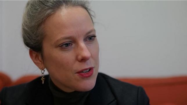 Ce que je dis au président de la République c'est qu'il faut apporter de l'apaisement au pays. Je l'invite à désigner un gouvernement issu de la gauche, du Nouveau Front populaire, déclare Lucie Castets, haute fonctionnaire et ex-candidate à Matignon, lors d'un déplacement à Tours.