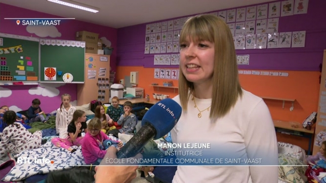 En direct, Aurélie Henneton explique que certains enfants sont tellement impatients qu'ils ont décidé d'attendre ensemble Saint Nicolas et de passer la nuit dans leur école.