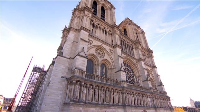 Après cinq longues années de travaux de rénovation, la majestueuse cathédrale Notre-Dame de Paris rouvre enfin ses portes. Ce symbole de la capitale, ravagé par un incendie, a été restaurée avec soin, mêlant techniques modernes et savoir-faire ancestral.