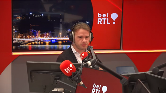 La chanteuse iconique Cher nous plonge dans les méandres de sa vie avec une autobiographie ultra-détaillée. Premier tome déjà disponible, mais attention, entre une enfance chaotique et une carrière étincelante, Cheryl Sarkisian, de son vrai nom, n’épargne aucun détail.