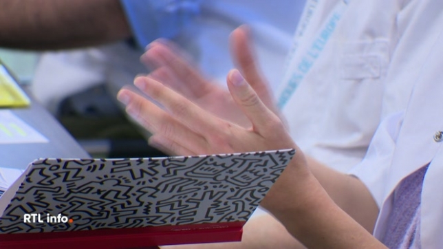 Nous sommes en plein pic d'infections respiratoires. Les services d'urgences ne sont pas saturés, mais Sciensano surveille l'évolution des différents virus. Et si nous sommes bien loin de la situation vécue pendant le COVID, certains gestes et conseils demeurent bien sûr d'actualité.